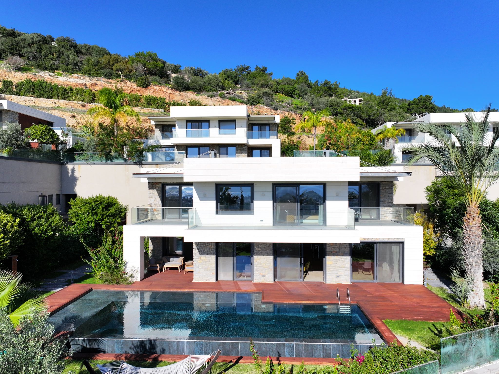 Elysium Premier 6+1 Triplex Villa